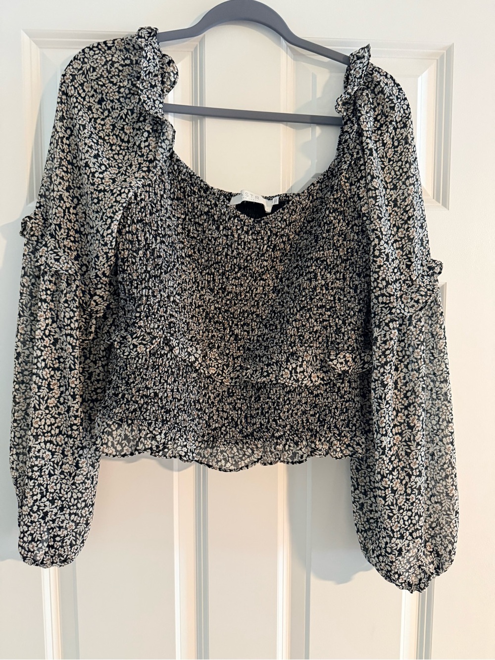 Astr Black Floral Smocked Puff Sleeve Crop Top
